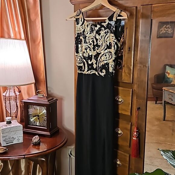 NWT Boohoo Black & Gold maxi dress size 4 - Picture 4 of 15